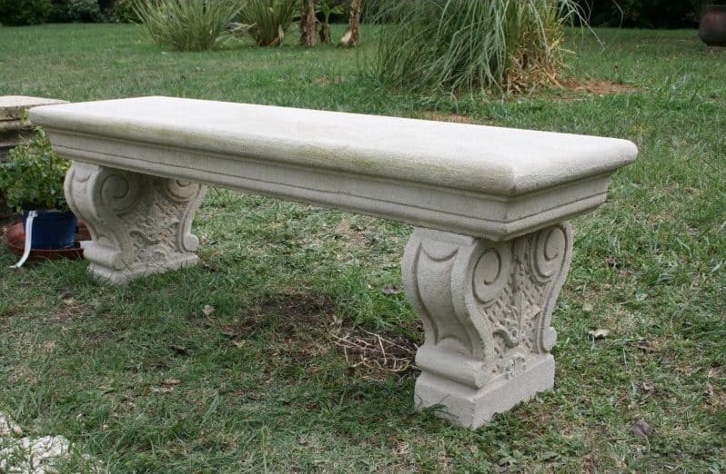 un banc en pierre un banc en pierre