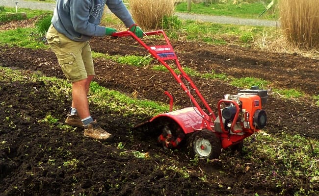 labourer avec motoculteur