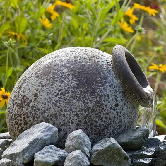 Fontaine de Jardin : Fonctionnelle ou Décorative, le Guide Complet