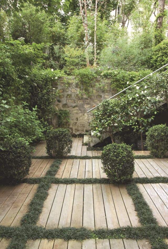 allée de jardin en bois