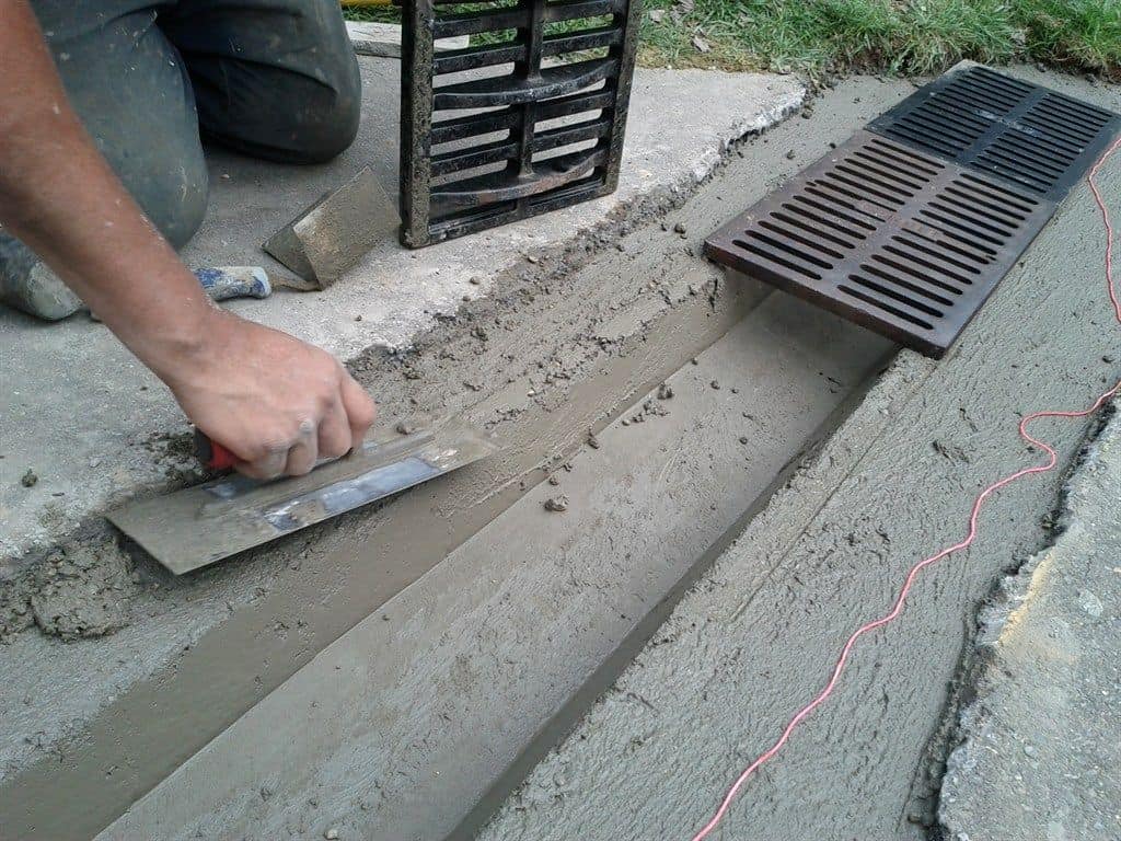 installer un caniveau sur une terrasse