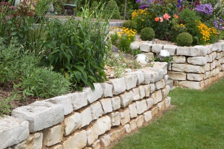 Muret de jardin : types pierre, tarif, pose & idées (2024)