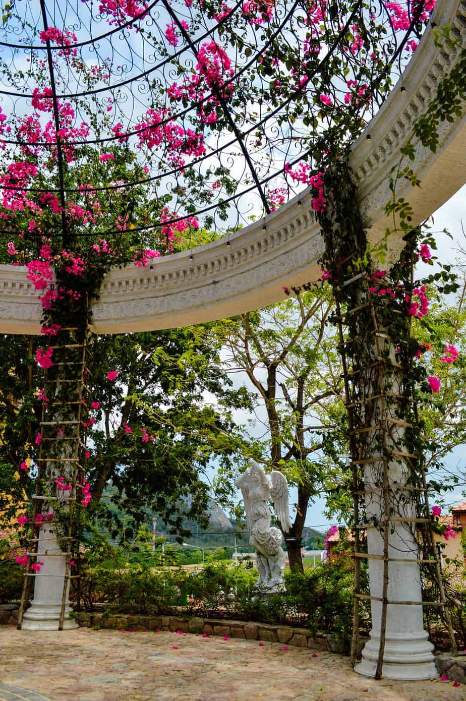 kiosque de jardin fleurs