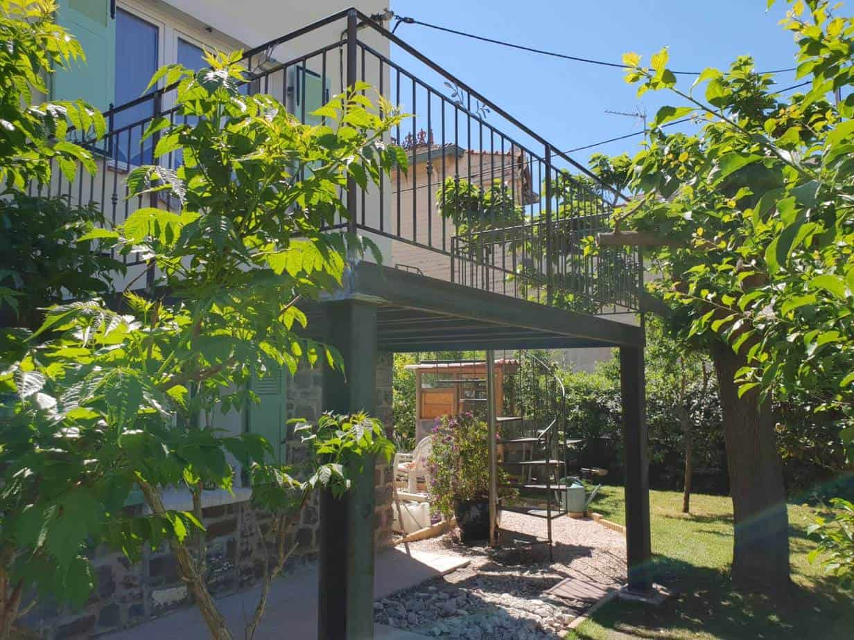 photo terrasse suspendue avec arbre