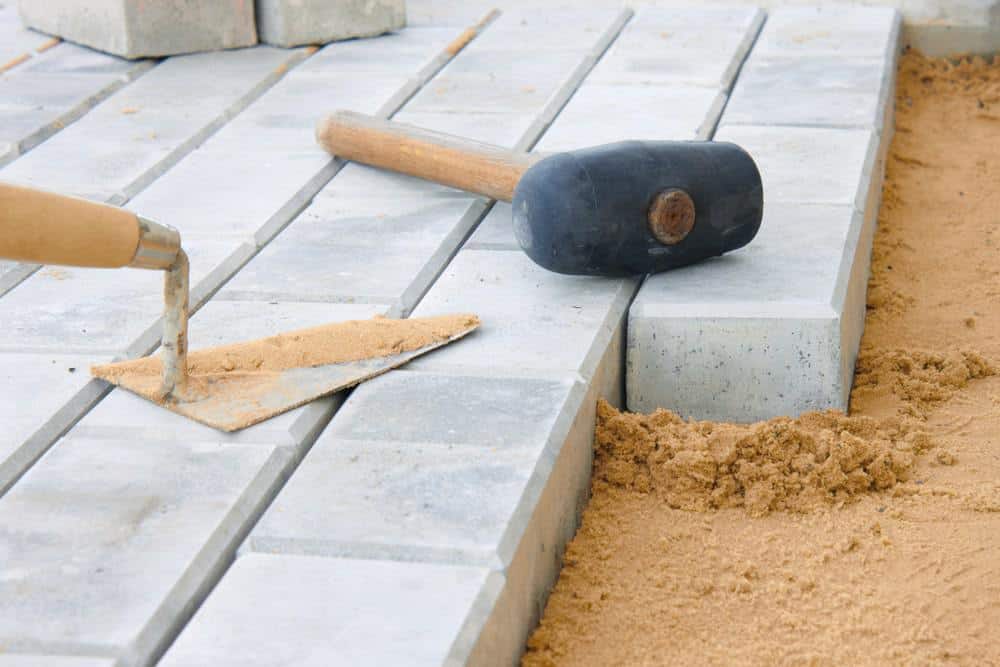 pavage d'une allée sous sable
