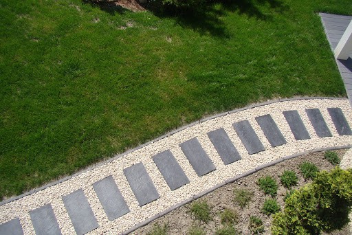 allée en gravier autour de la maison allée en gravier autour de la maison