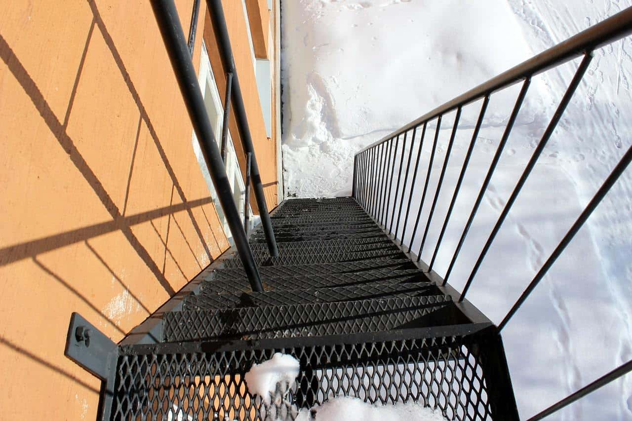 Escalier extérieur en métal