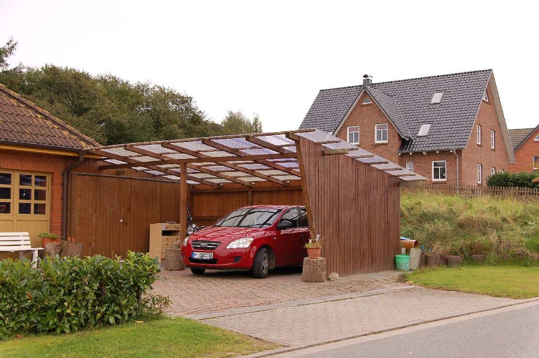 carport à toit incliné